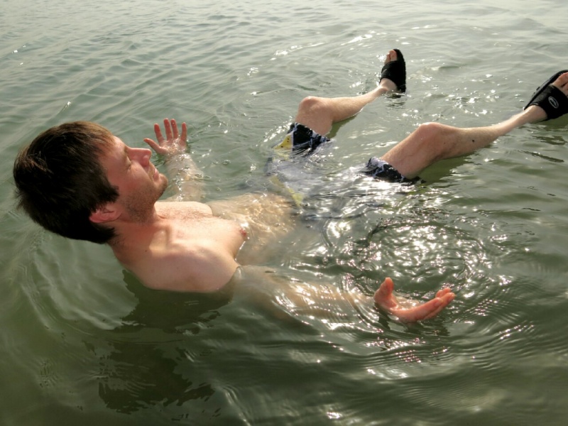 File:Floating in Dead sea.jpg
